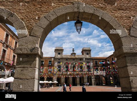 Plaza del Mercado Chico from Ávila, Spain –。